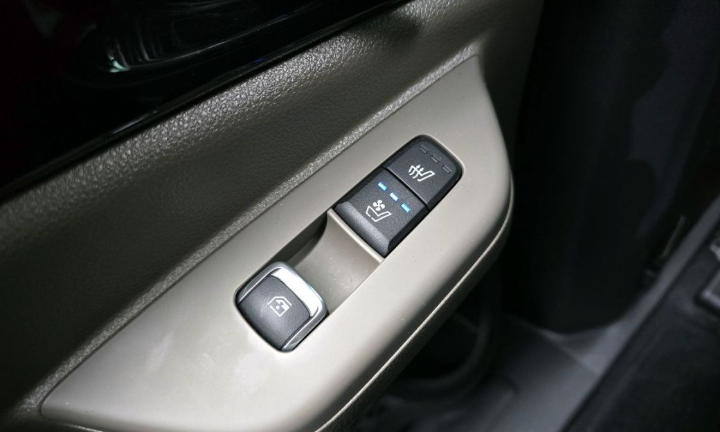 Kia Carnival 7-Seater Signature, 2024