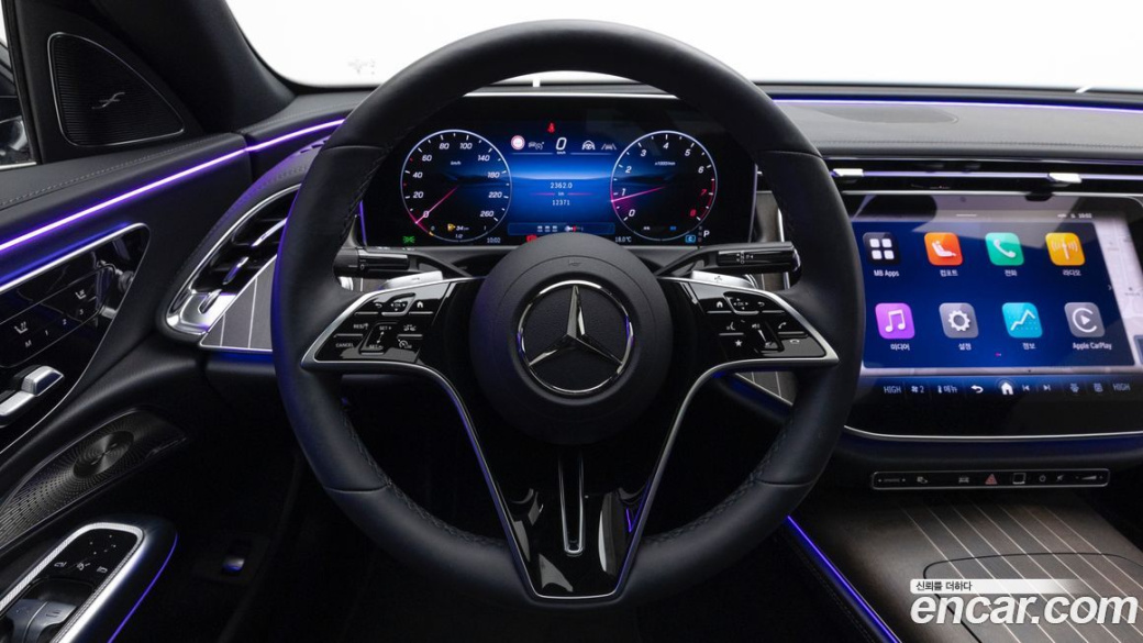 Mercedes-Benz E-Class E300 4MATIC Exclusive, 2025
