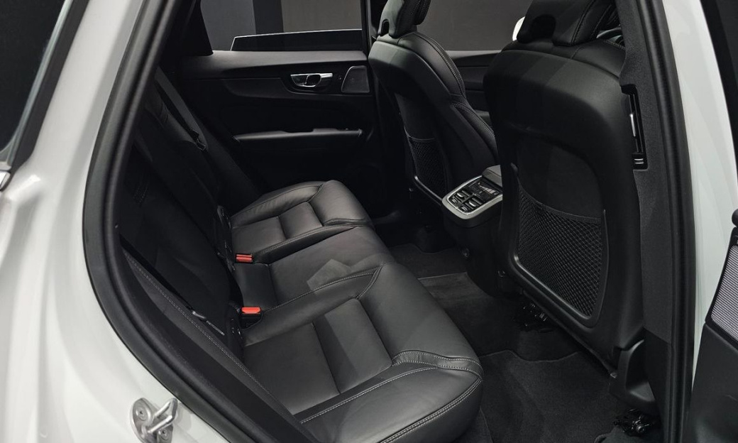 Volvo XC60 B6 Ultra Bright, 2025