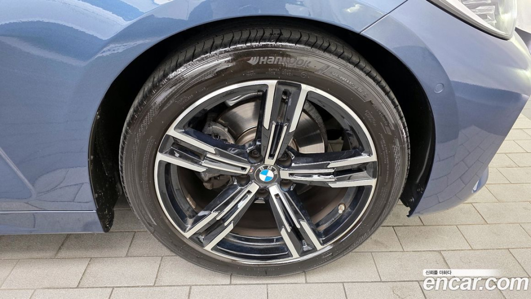 BMW 4-Series 420i M Sport Coupe, 2022