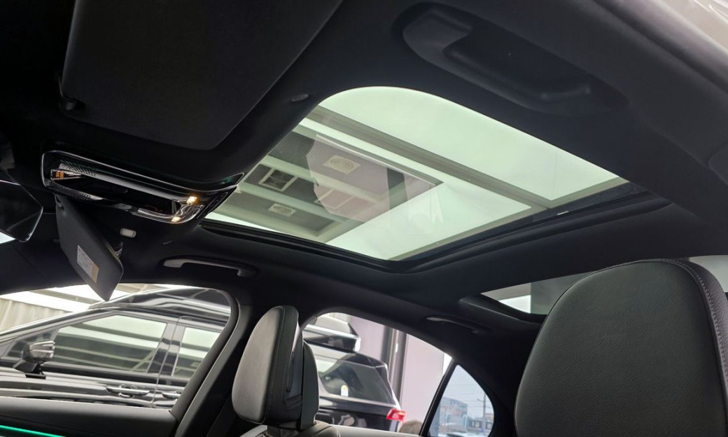 Mercedes-Benz E-Class E300 4MATIC Exclusive, 2025