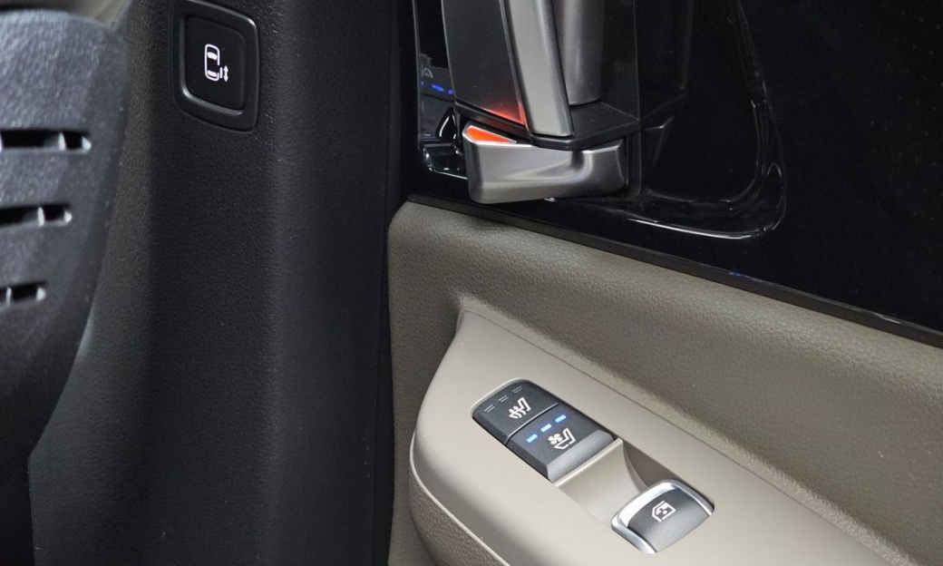 Kia Carnival 9-Seater Gravity, 2025