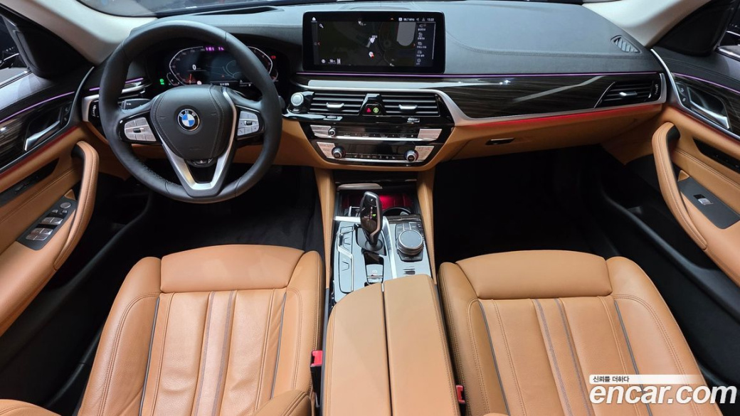 BMW 5-Series 520i Luxury, 2023