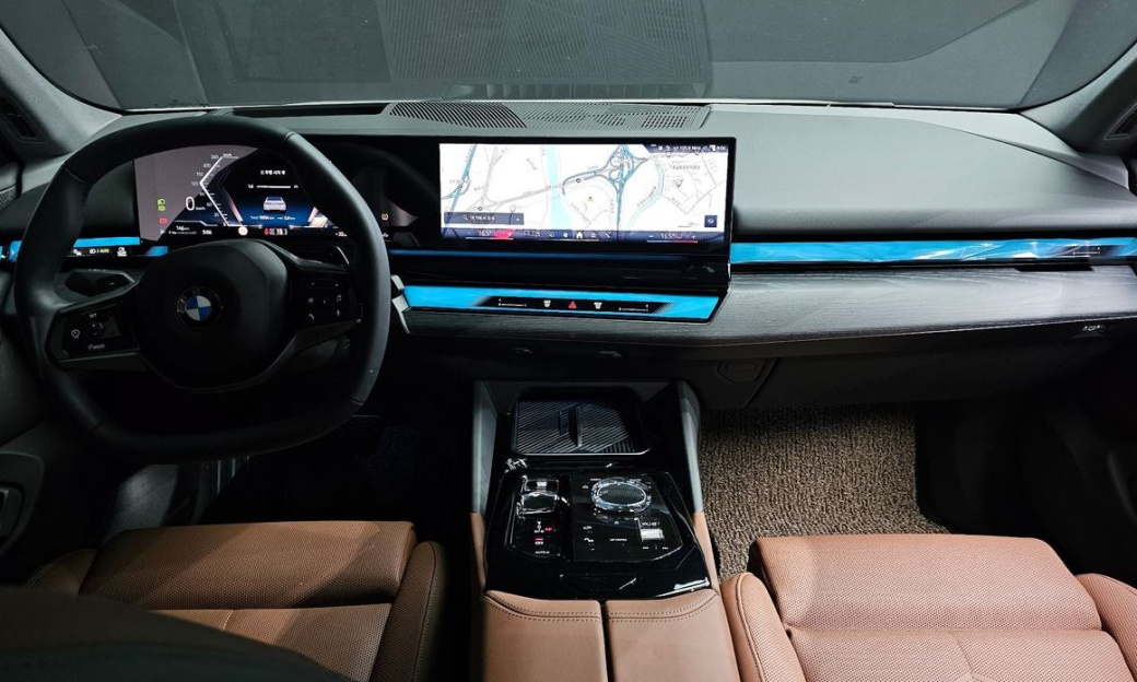 BMW 5-Series 530i xDrive, 2024