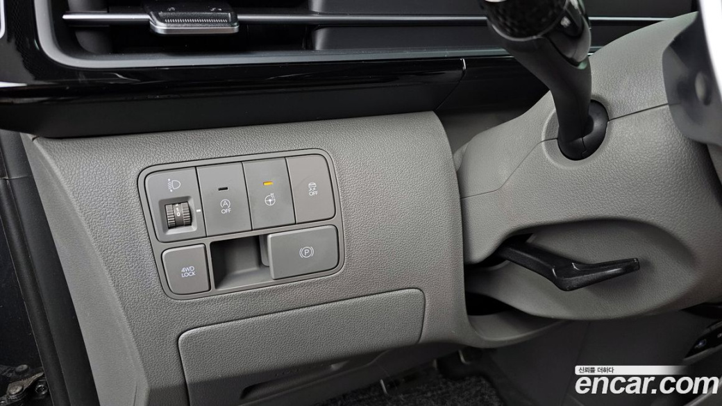Hyundai Staria 4WD Lounge 9-Seater, 2023