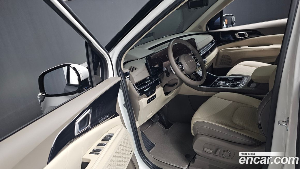 Kia Carnival 7-Seater Signature, 2024