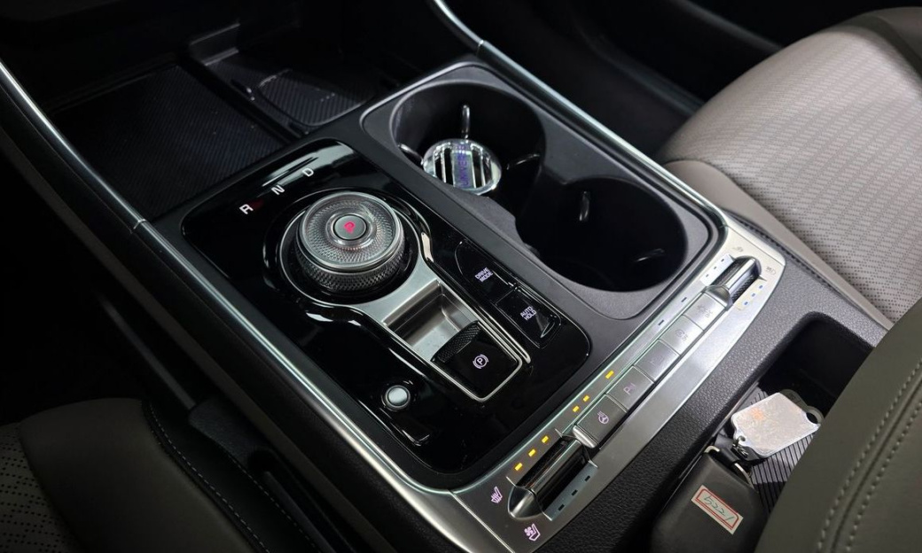 Kia Carnival 7-Seater Signature, 2024