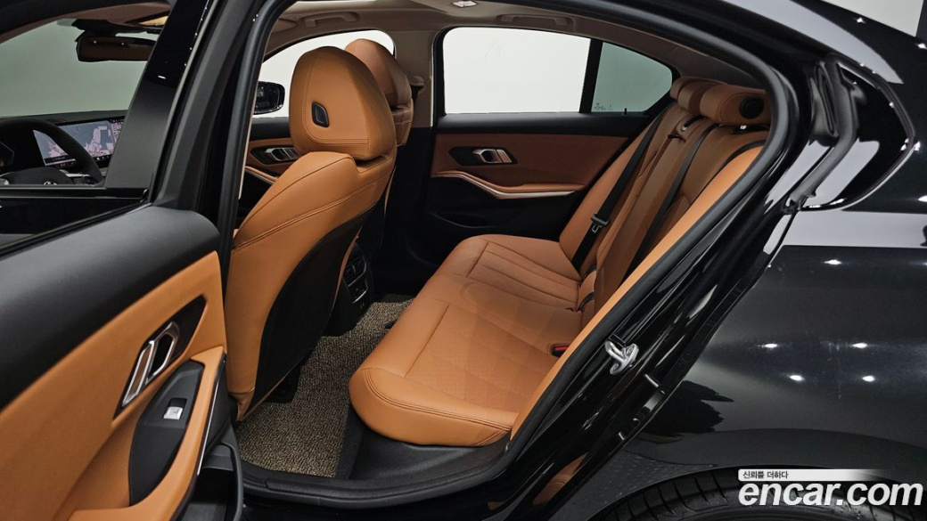 BMW 3-Series 320i, 2025