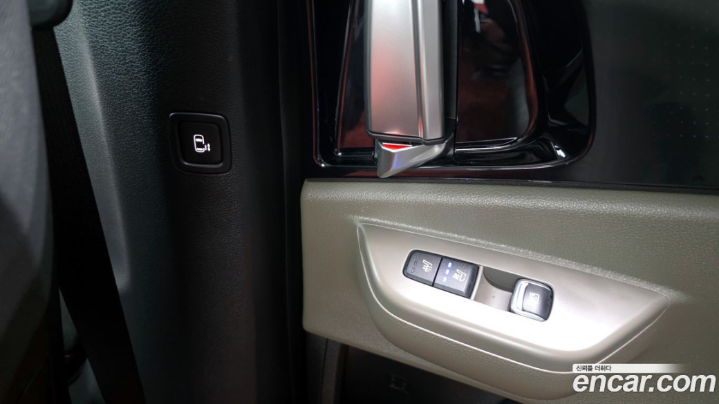 Kia Carnival 9-Seater Signature, 2024