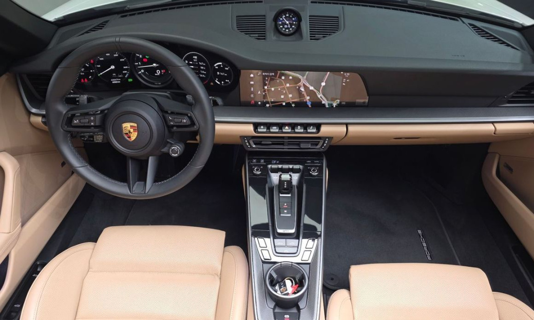 Porsche 911 Carrera Cabriolet, 2024