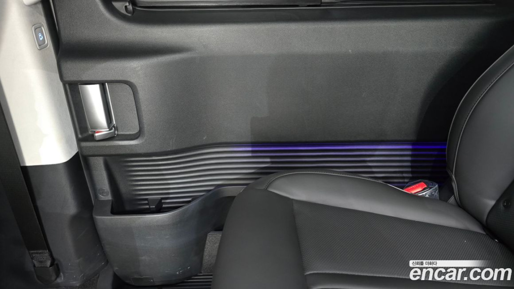 Hyundai Staria 4WD Lounge 9-Seater, 2025