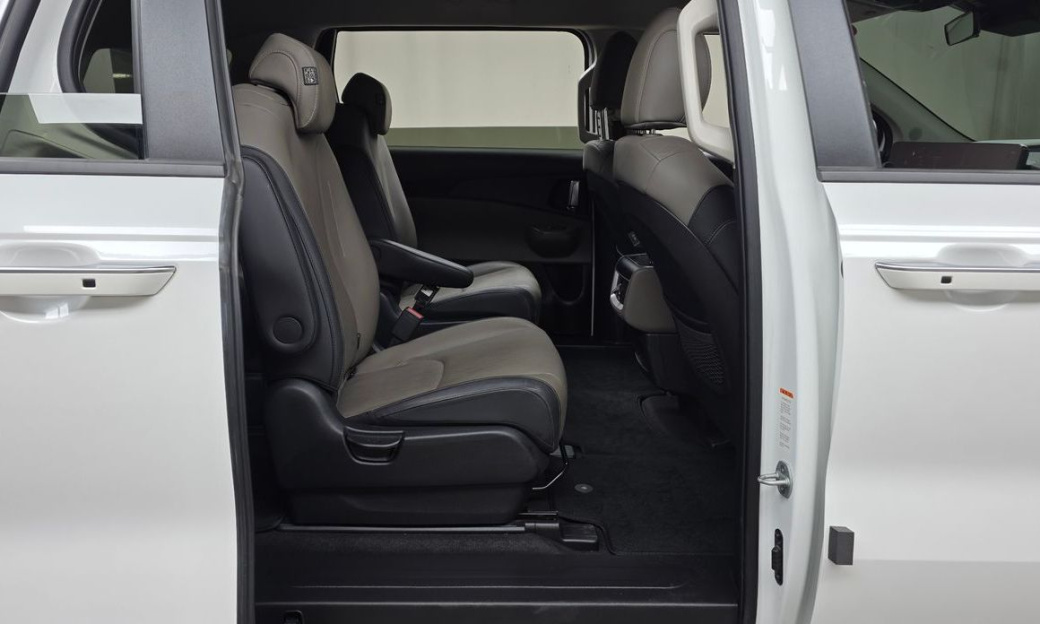 Kia Carnival 9-Seater Prestige, 2024