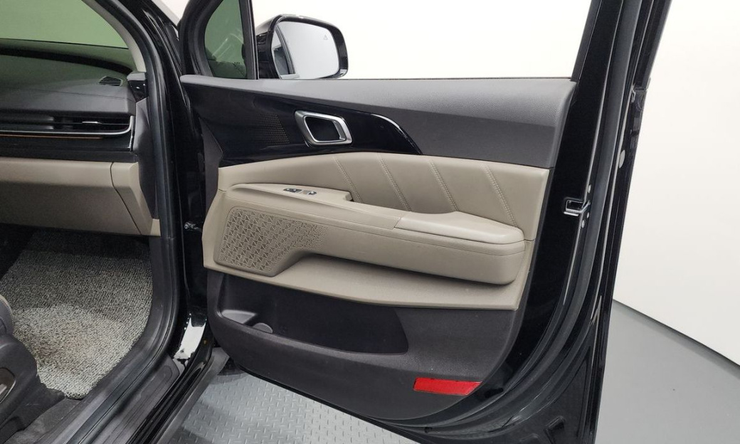 Kia Carnival 9-Seater Signature, 2025