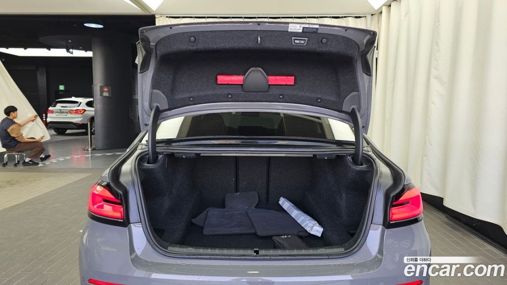 BMW 5-Series 520i Luxury, 2022