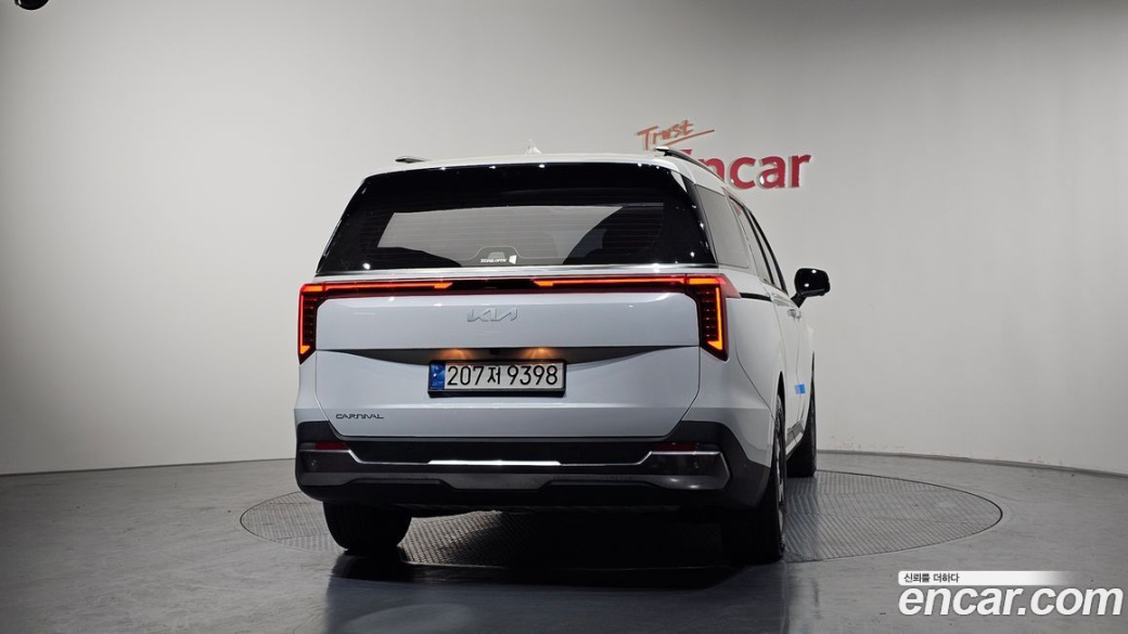 Kia Carnival 9-Seater Signature, 2024