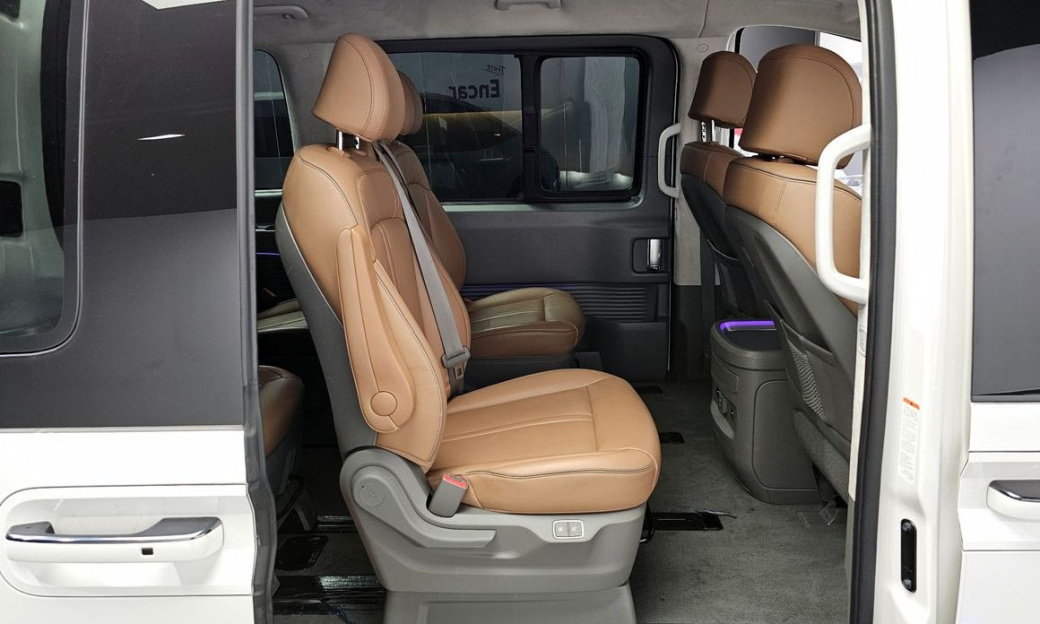 Hyundai Staria 4WD Lounge 9-Seater, 2024