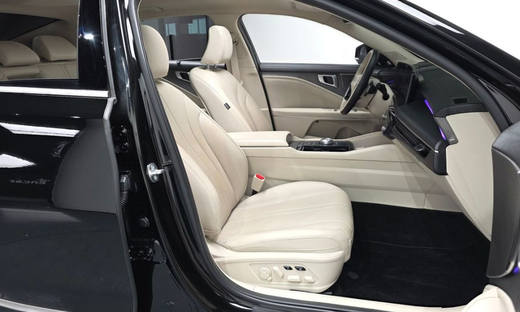 Kia K8 2.5 Gasoline 2WD, 2025