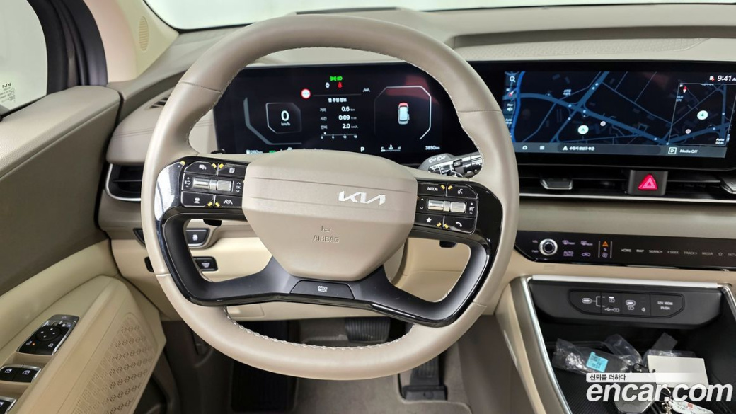 Kia Carnival 7-Seater Outdoor, 2025