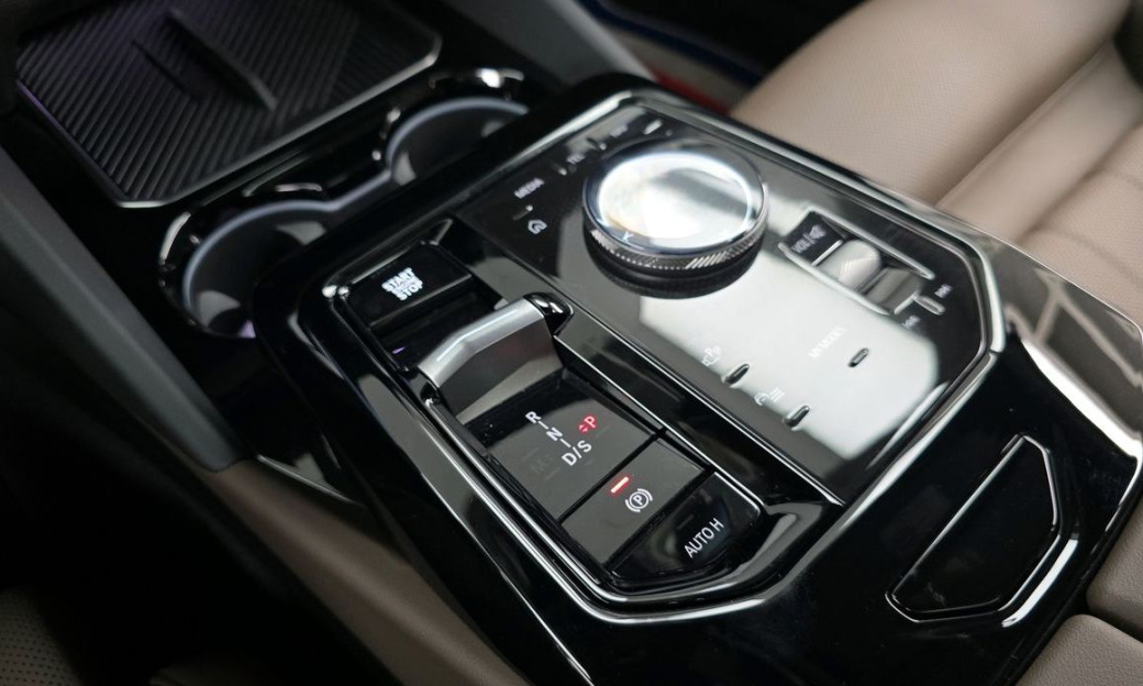BMW 5-Series 520i, 2024