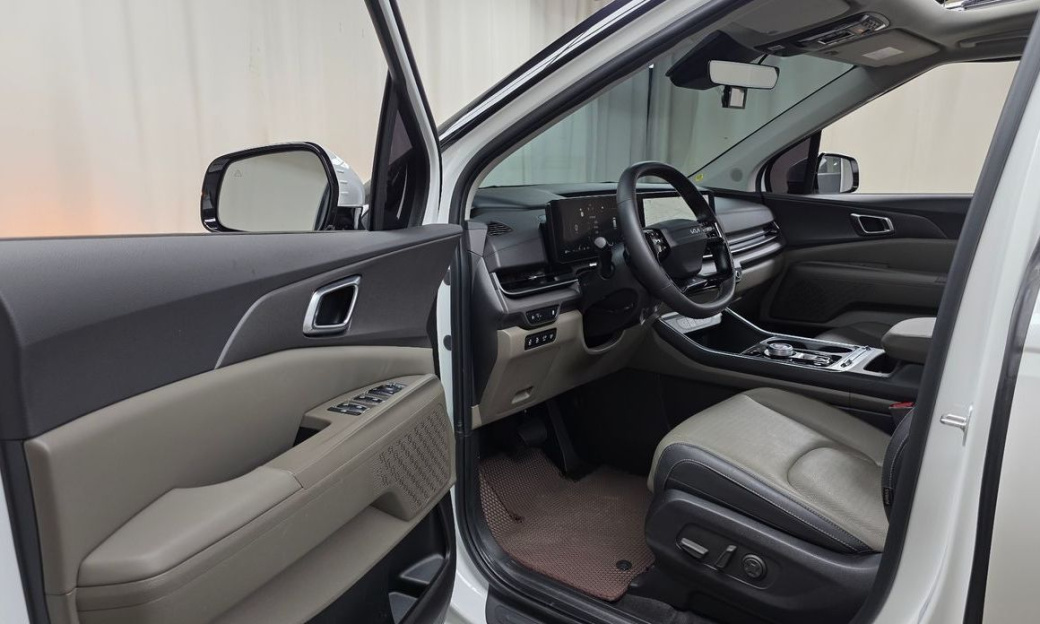 Kia Carnival 7-Seater Outdoor, 2025
