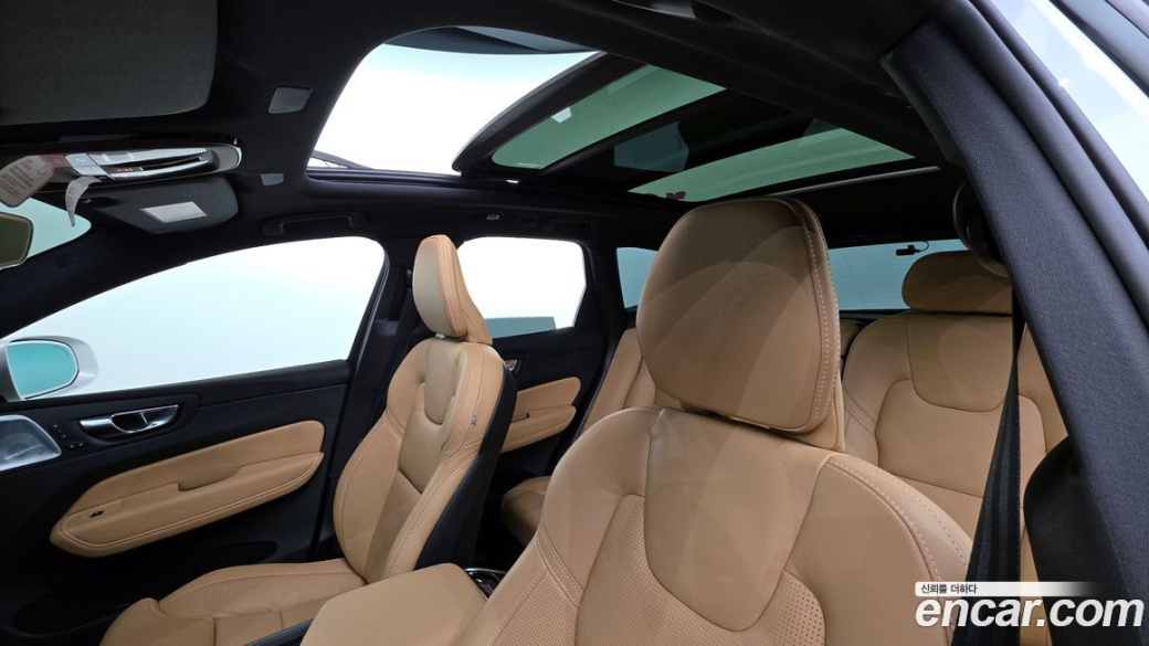 Volvo XC60 B5 Ultra Bright, 2025