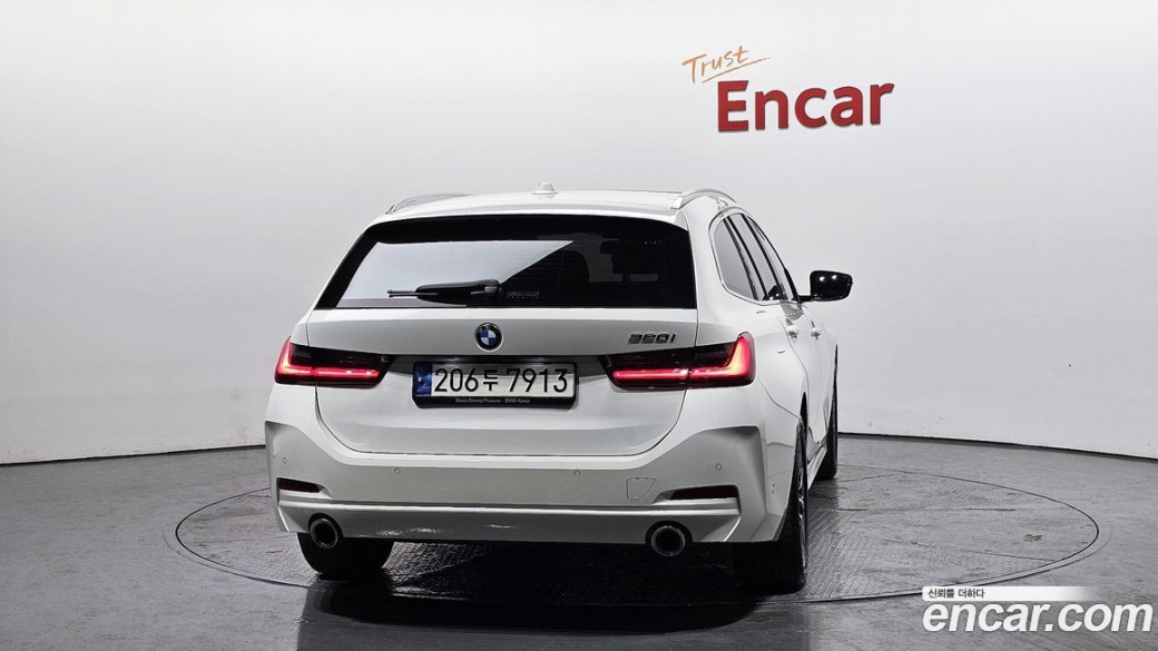 BMW 3-Series 320i Touring, 2023