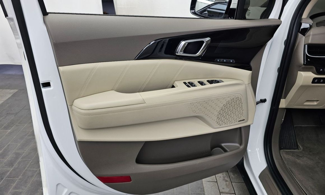 Kia Carnival 9-Seater Signature, 2025