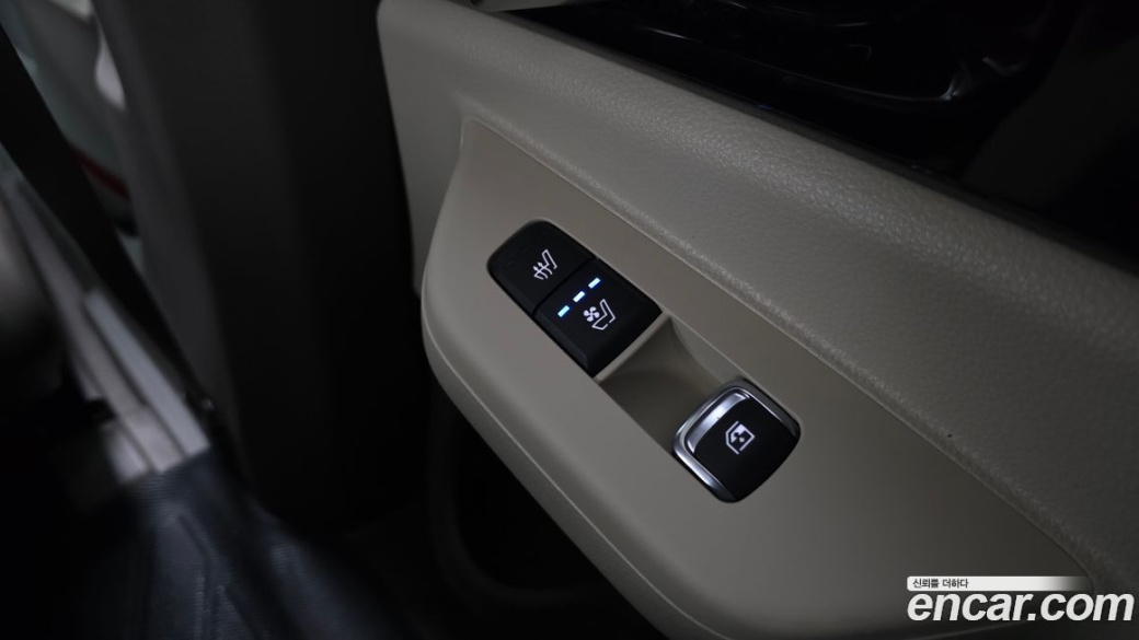 Kia Carnival Gasoline 7-Seater Signature, 2025