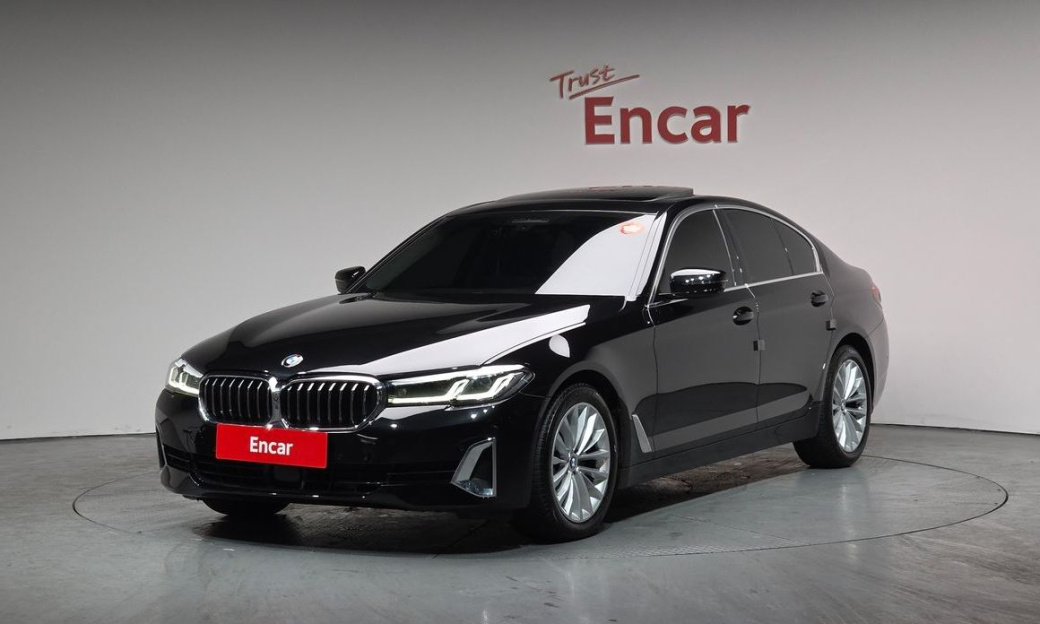 BMW 5-Series 520i Luxury, 2023