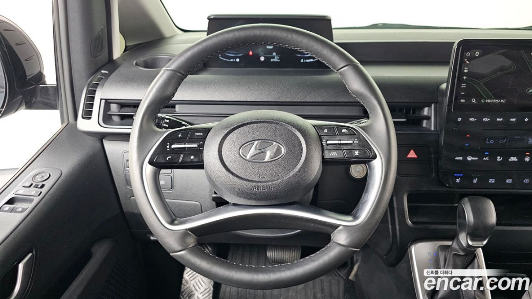 Hyundai Staria Tourer 11-Seater, 2024