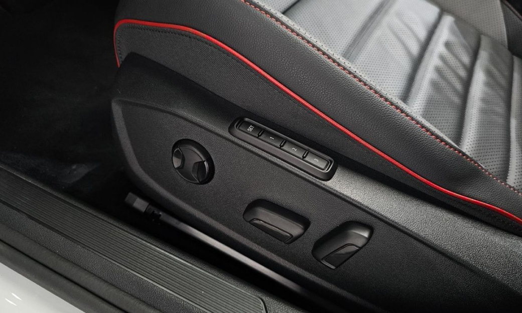 Volkswagen Golf 2.0 GTI, 2024