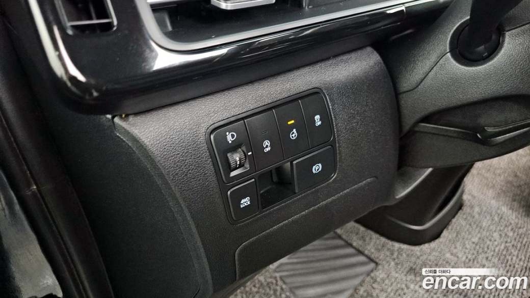 Hyundai Staria 4WD Lounge 9-Seater, 2025
