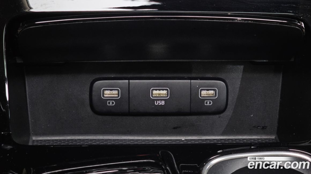 Kia Carnival 9-Seater Signature, 2023