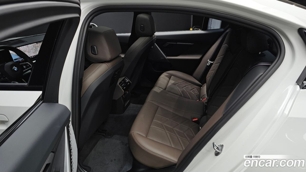 BMW 5-Series 520i M Sport, 2025