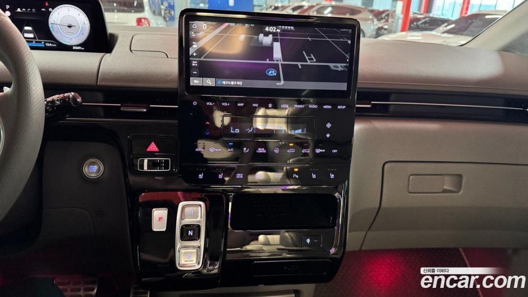 Hyundai Staria Lounge 7-Seater, 2022