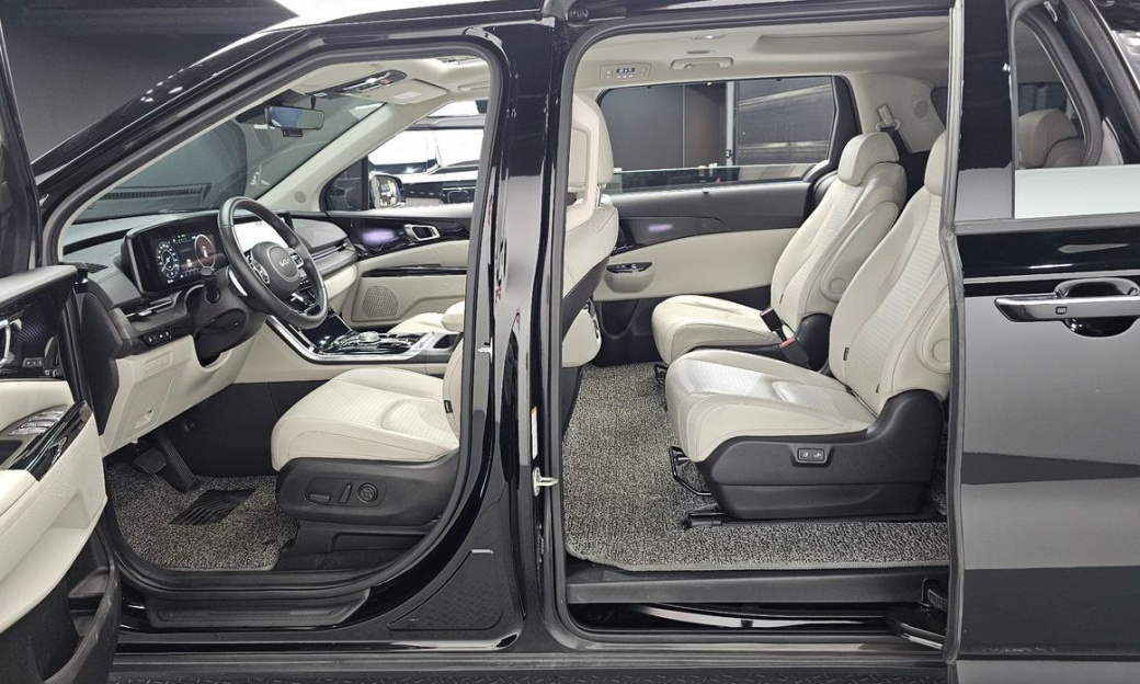 Kia Carnival 9-Seater Signature, 2023