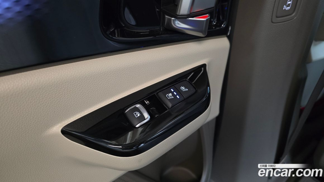 Kia Carnival 9-Seater Hi-Limousine, 2023