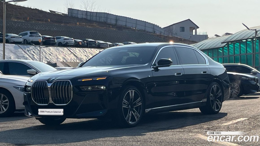 BMW 7-Series 740i sDrive M Sport Individual, 2023
