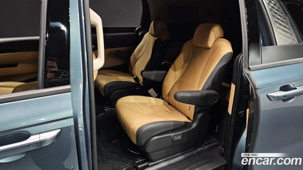 Kia Carnival 9-Seater Signature, 2023