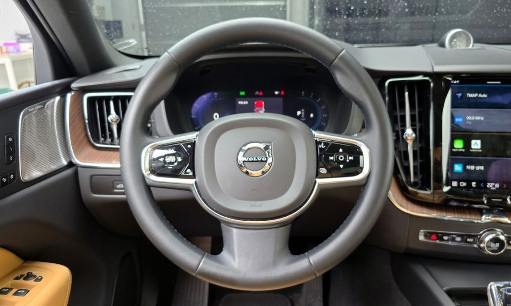 Volvo XC60 B6 Ultimate Bright, 2024