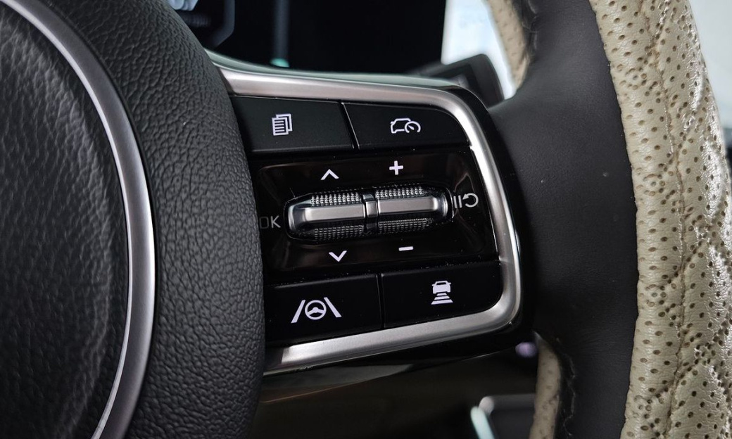 Kia Carnival 7-Seater Signature, 2024