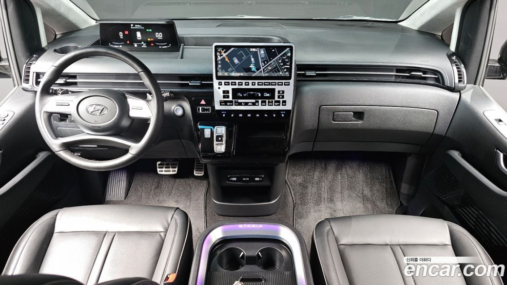 Hyundai Staria Lounge 9-Seater, 2023