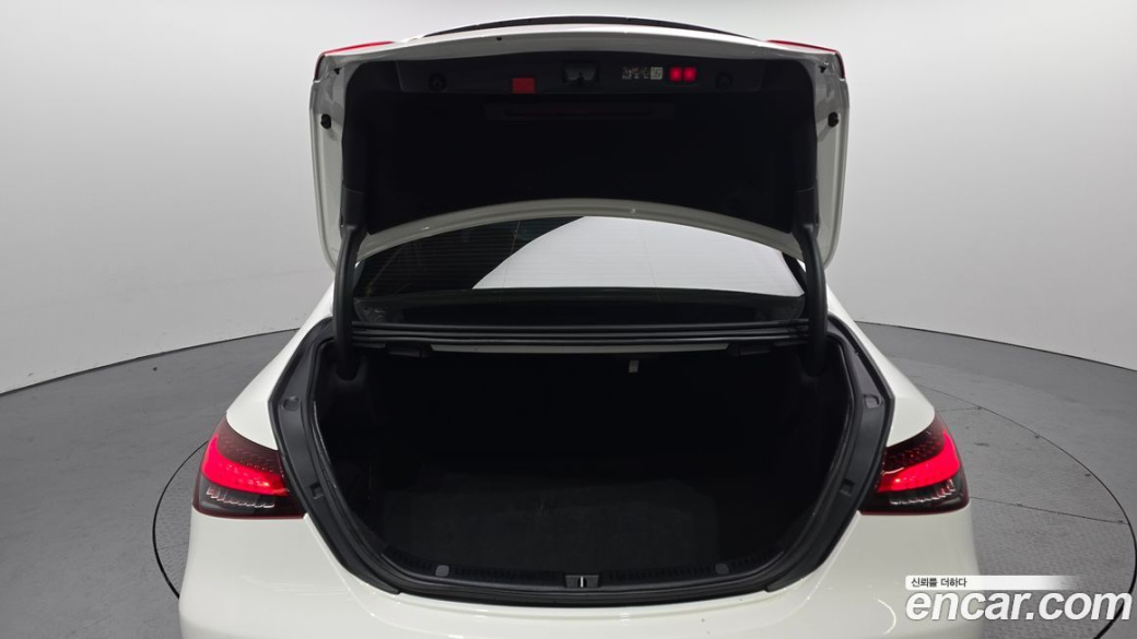 Mercedes-Benz E-Class E350 4MATIC AMG Line, 2023