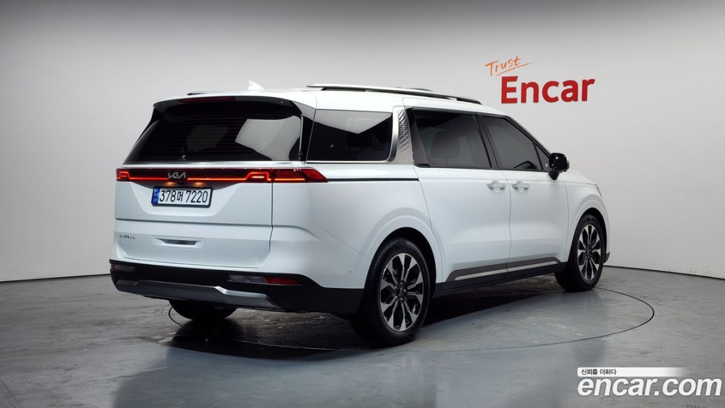Kia Carnival 7-Seater Signature, 2023