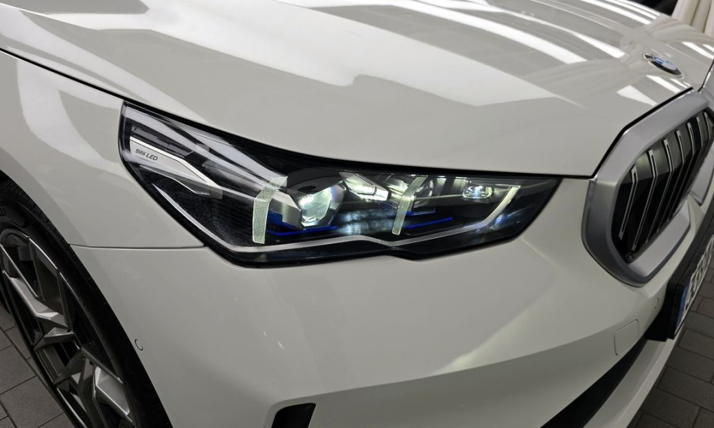 BMW 5-Series 520i, 2024