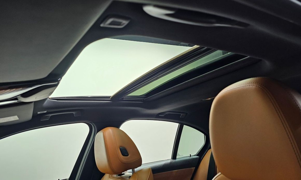 BMW 3-Series 320i M Sport, 2024
