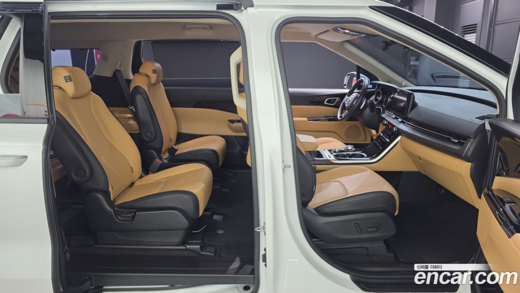 Kia Carnival 9-Seater Noblesse, 2021