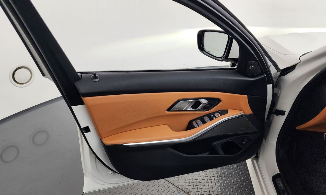 BMW 3-Series 320i M Sport, 2024