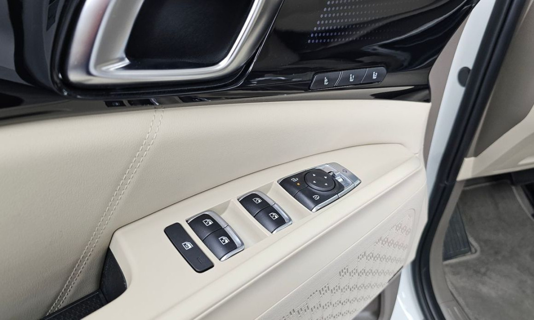 Kia Carnival 9-Seater Signature, 2025