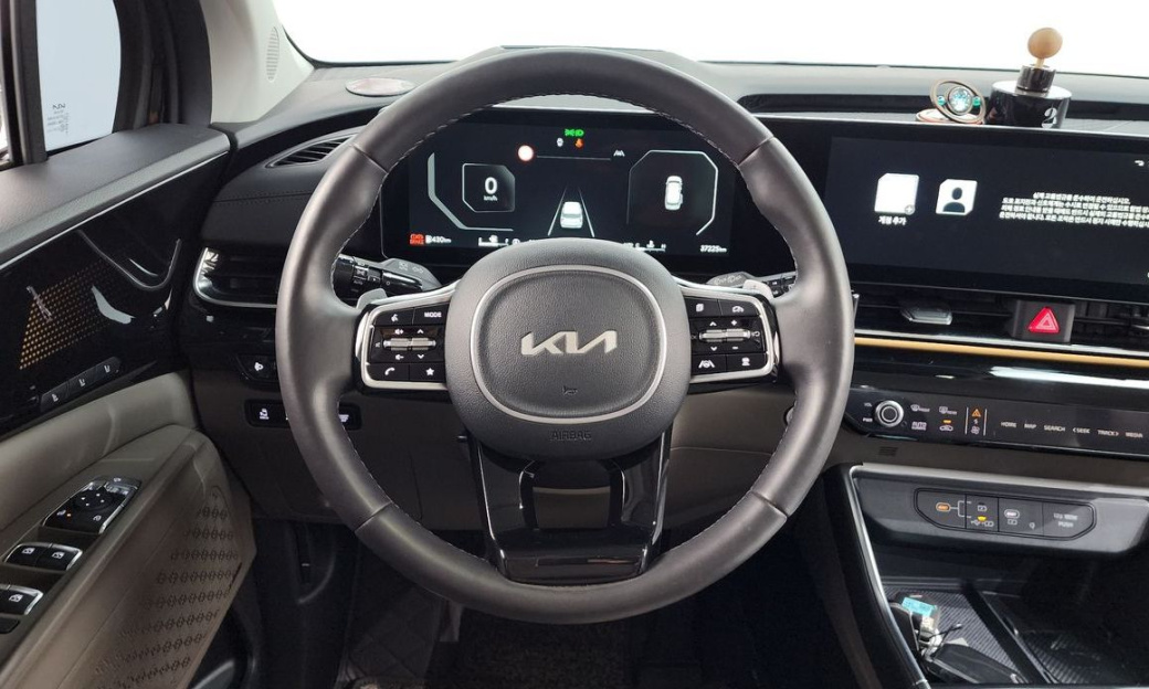 Kia Carnival 7-Seater Signature, 2024